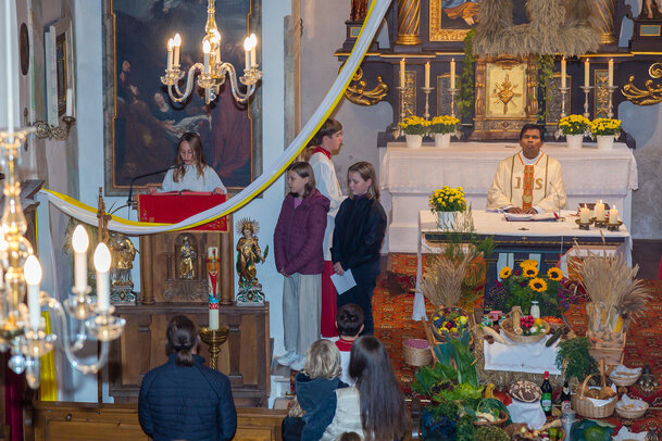 Thumbnail: _JA 24138 Erntedank in Hohenried, Kirche, Messe.jpg